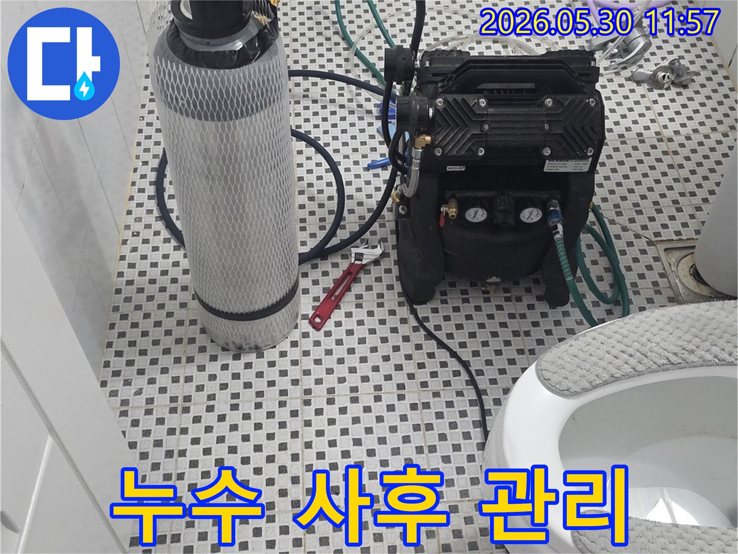 이 이미지는 상계주공7단지에서-누수-탐지 작업을 위해-전문 장비를-사용하여-꼼꼼한 사후-관리까지-제공하는-서비스의-신뢰성을-보여줍니다.